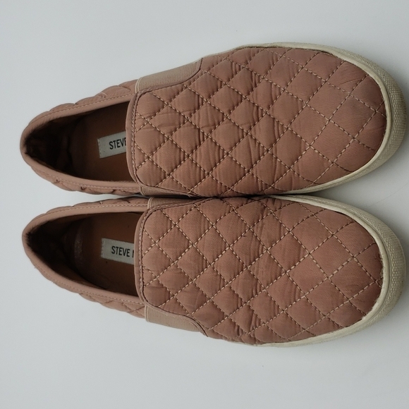 𝅺STEVE Madden Endell women US 9 quilted dusty rose pink textile slip on sneakers - Picture 2 of 10